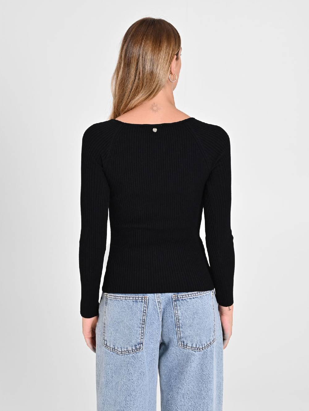 Rinascimento Maglia Nera Con Scollo A Cuore