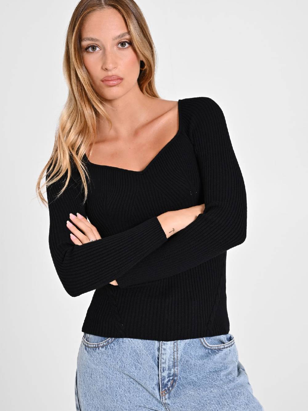 Rinascimento Maglia Nera con Scollo a Cuore