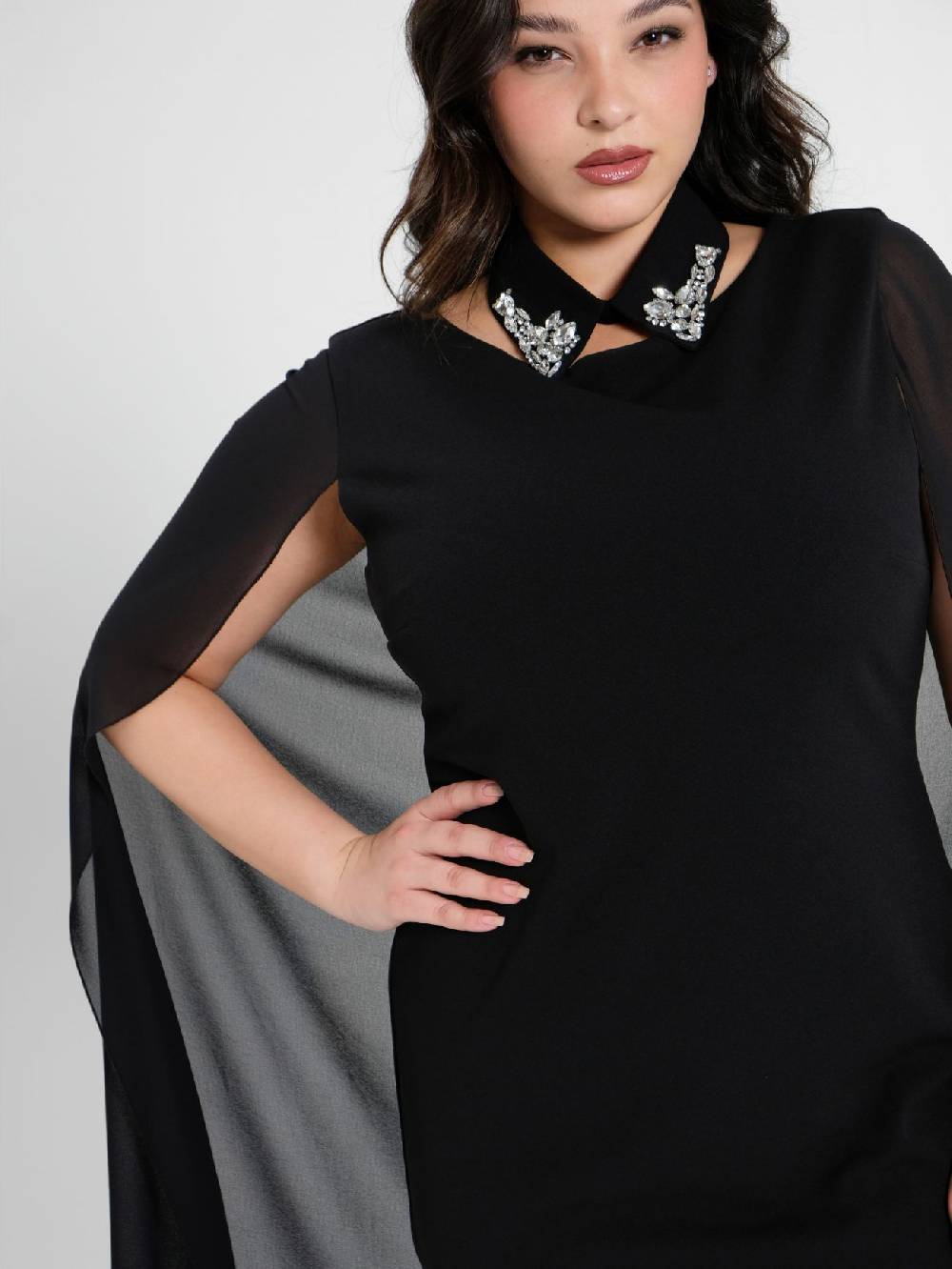 Rinascimento Tubino Curvy Con Mantella E Colletto