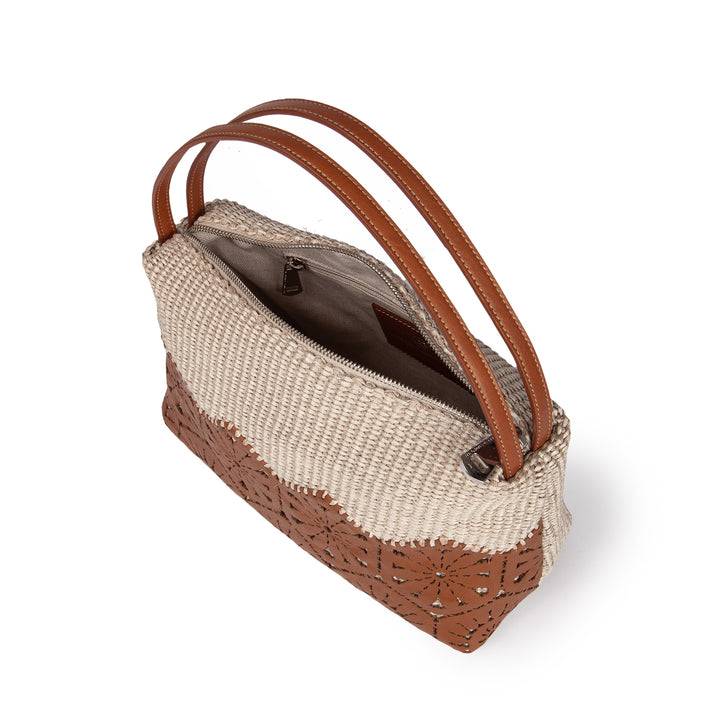 Roberta Gandolfi Giulia Baguette In Rafia E Pelle Il Pannello Tagliato Al Laser è Interamente Cucito A Mano