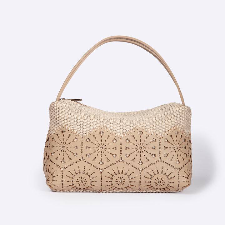 Roberta Gandolfi Giulia baguette in rafia e pelle il pannello tagliato al laser è interamente cucito a mano