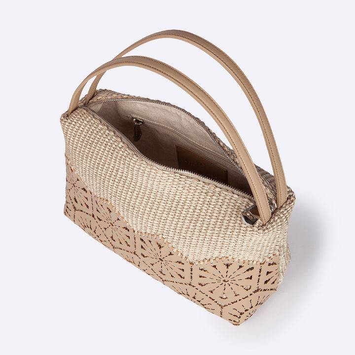 Roberta Gandolfi Giulia Baguette In Rafia E Pelle Il Pannello Tagliato Al Laser è Interamente Cucito A Mano