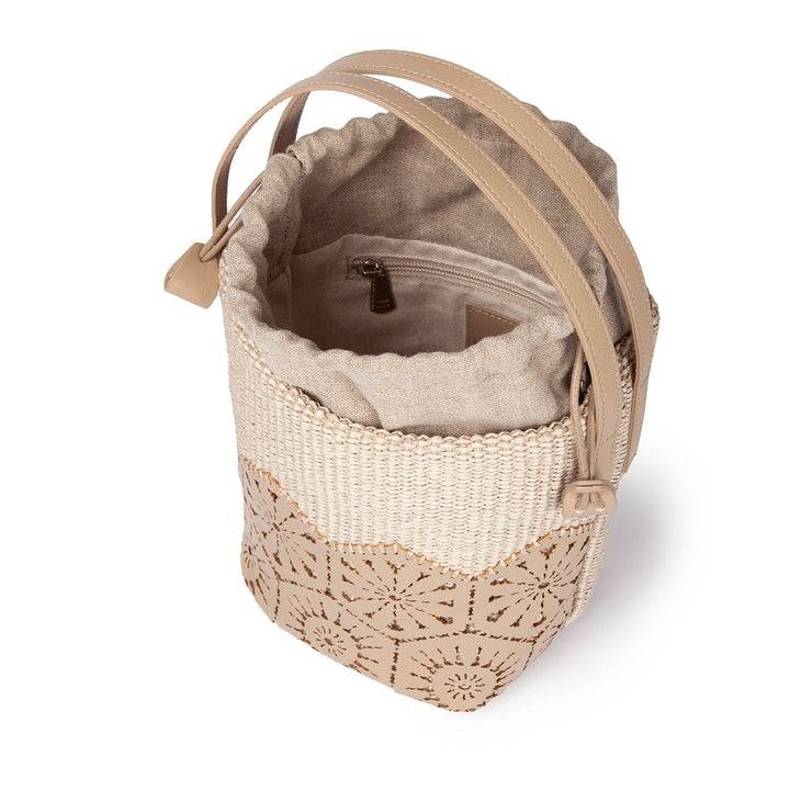 Roberta Gandolfi Giulia Bucket In Rafia E Pelle Il Pannello Tagliato Al Laser è Interamente Cucito A Mano Con Tracolla Staccabile
