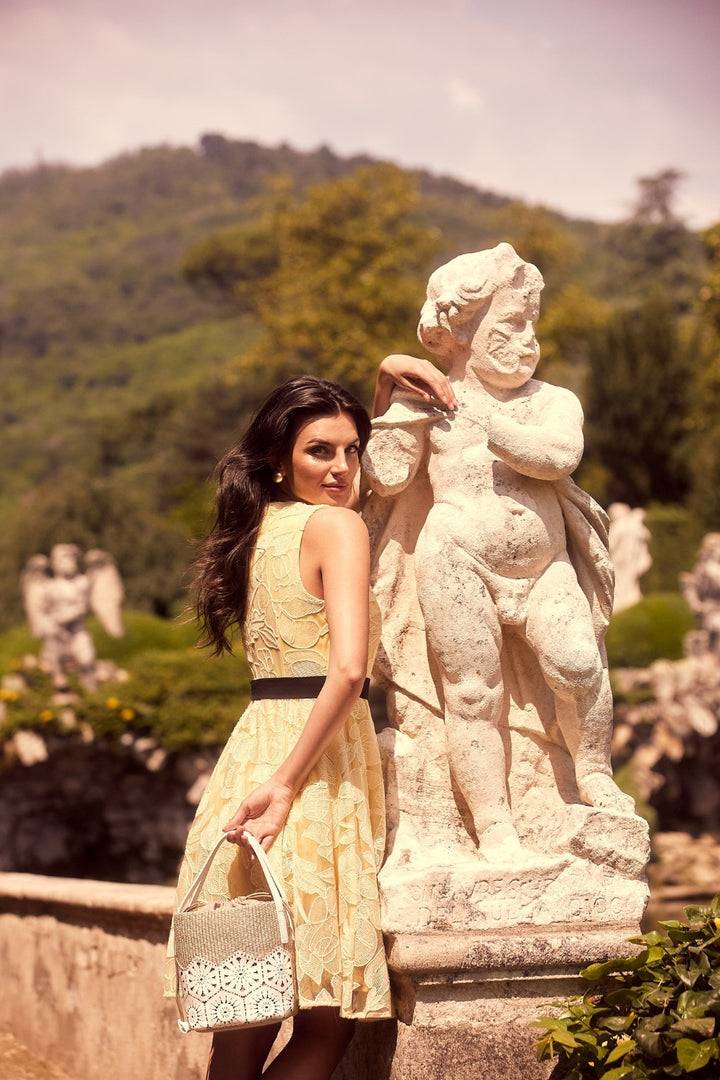 Roberta Gandolfi Giulia Bucket In Rafia E Pelle Il Pannello Tagliato Al Laser è Interamente Cucito A Mano Con Tracolla Staccabile