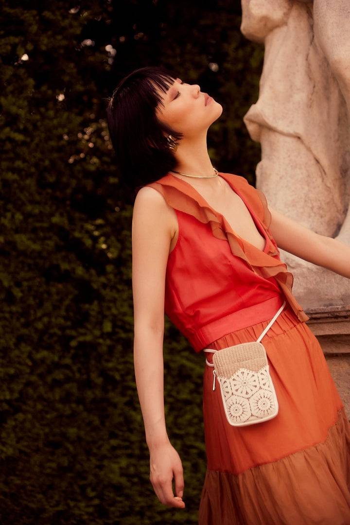 Roberta Gandolfi Giulia Phone Holder In Rafia E Pelle Il Pannello Tagliato Al Laser è Interamente Cucito A Mano Con Tracolla Staccabile