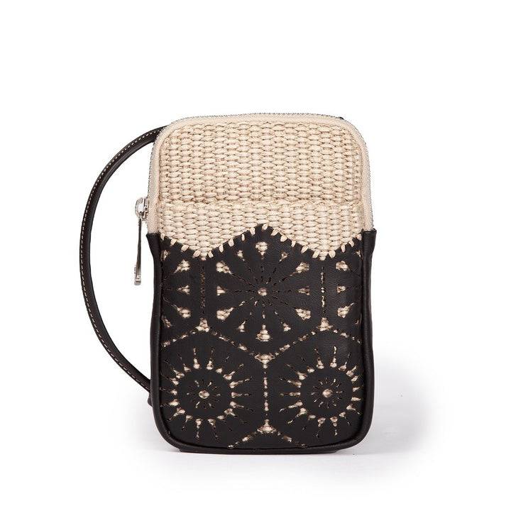 Roberta Gandolfi Giulia phone holder in rafia e pelle il pannello tagliato al laser è interamente cucito a mano con tracolla staccabile