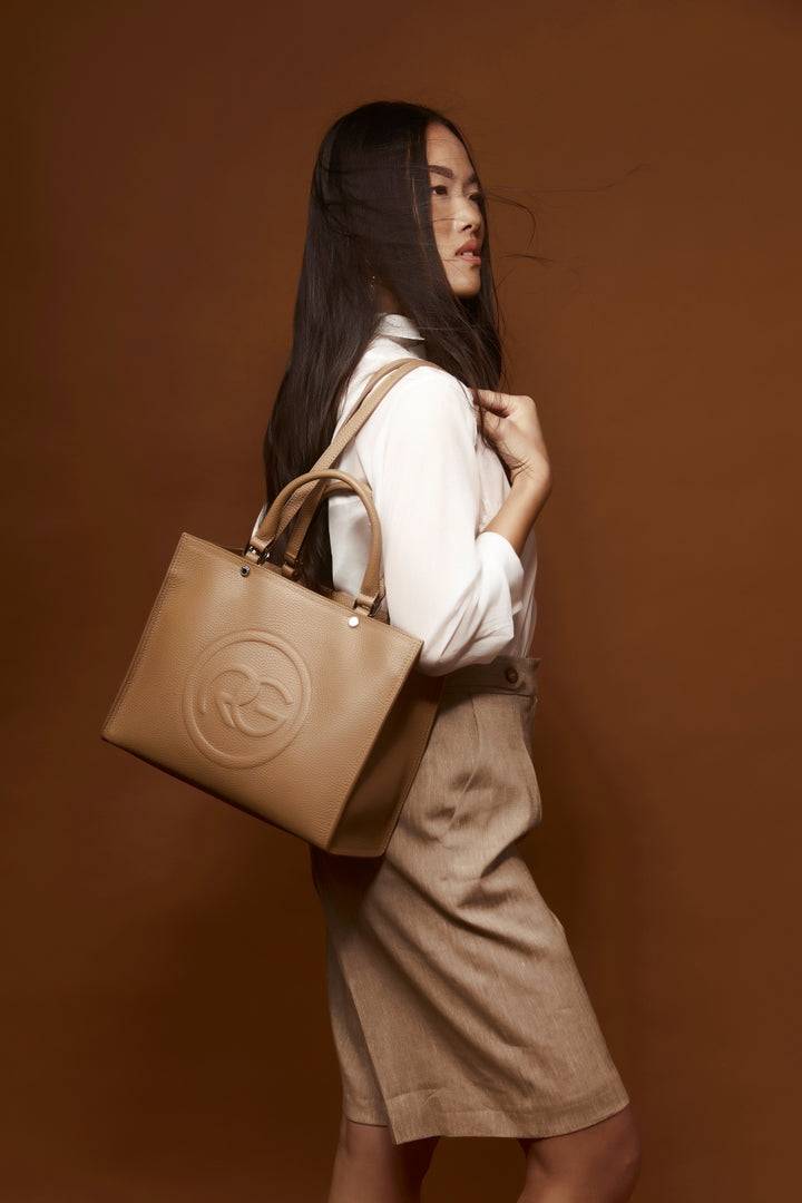 Roberta Gandolfi Roberta Pelle Medium Borsa A Mano In Pelle Con Doppi Spallacci Per Essere Portata A Spalla E Tramezza