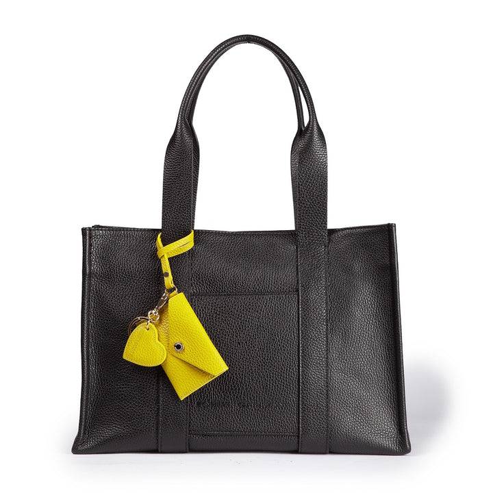 Roberta Gandolfi Tessa shopping in pelle con charms colorato e pratica tasca esterna