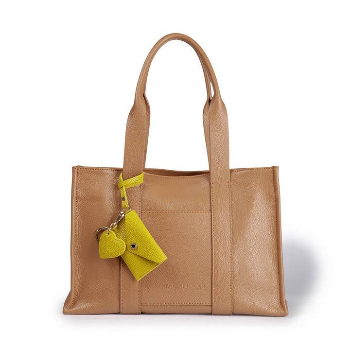 Roberta Gandolfi Tessa shopping in pelle con charms colorato e pratica tasca esterna