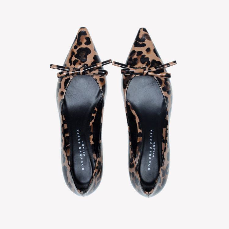 Roberto Festa DECOLLETE’ IN NAPPA VERNICIATA CON STAMPA LEOPARDATA E FIOCCHETTO DAVID