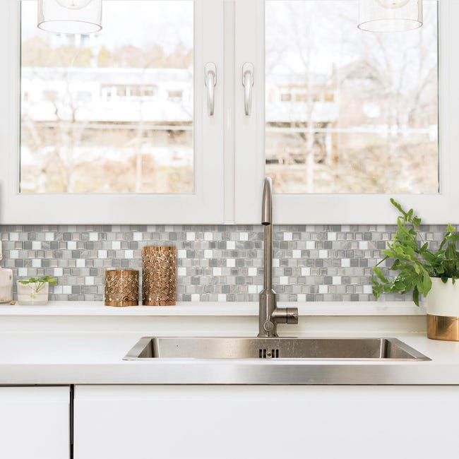 Leroymerlin Piastrella adesiva Brixia Casoria SMART TILES grigio 22.48 x 25.91 cm spessore 2 mm confezione da 4 pezzi