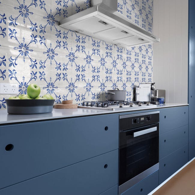 Leroymerlin Piastrella da rivestimento interno MAIOLICA in gres porcellanato lucido bianco e blu 25 x 25cm Sp. 9 mm traffico intenso (pei 4/5)