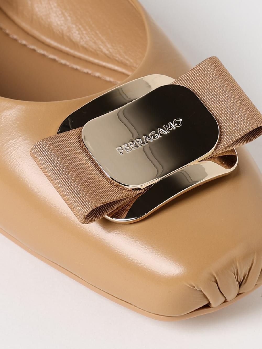 Giglio Ballerina Ferragamo In Pelle Con Fiocco Vara