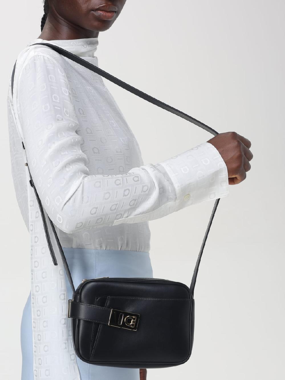 Giglio Borsa Camera Case Ferragamo In Pelle