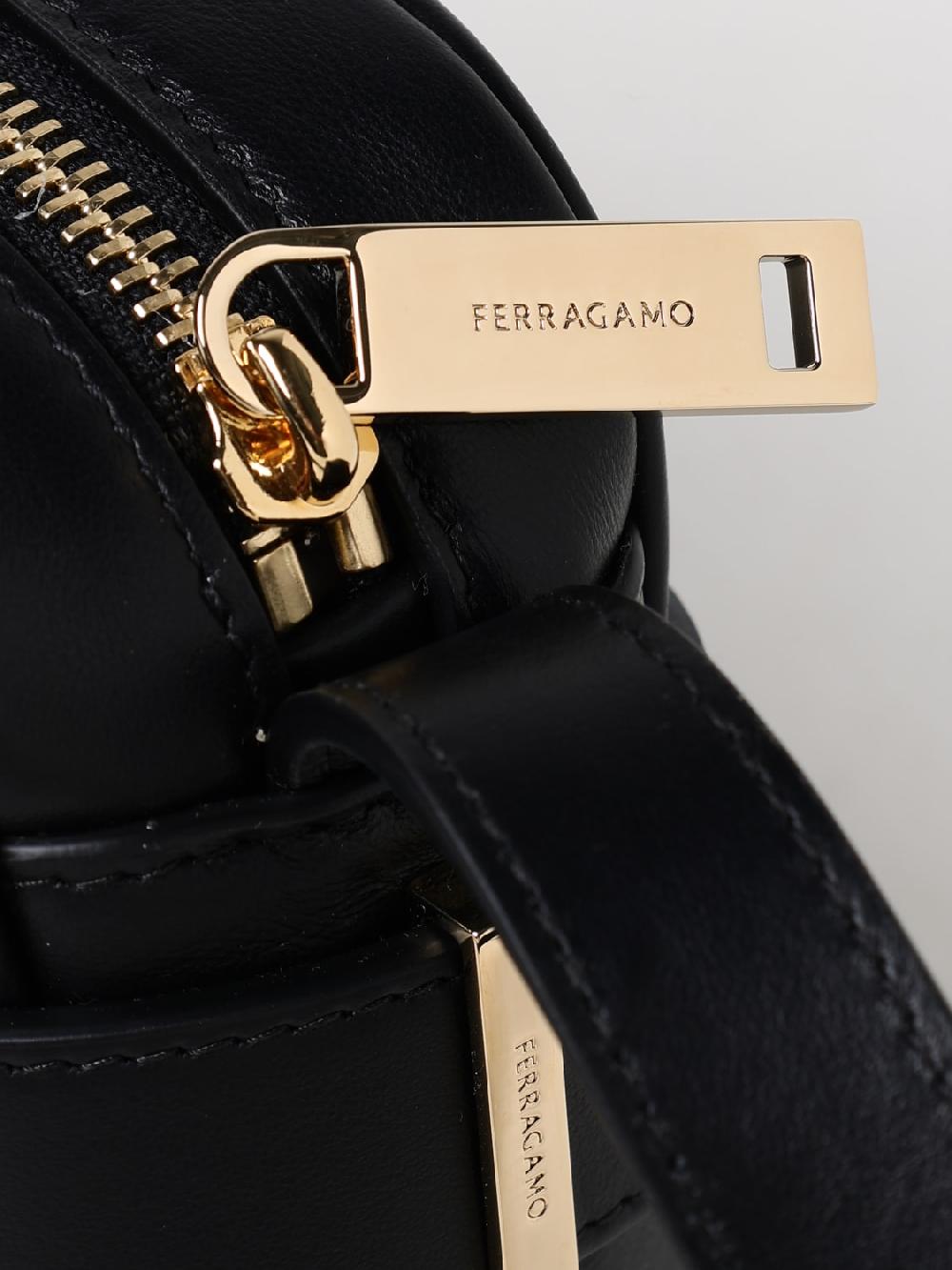 Giglio Borsa Camera Case Ferragamo In Pelle