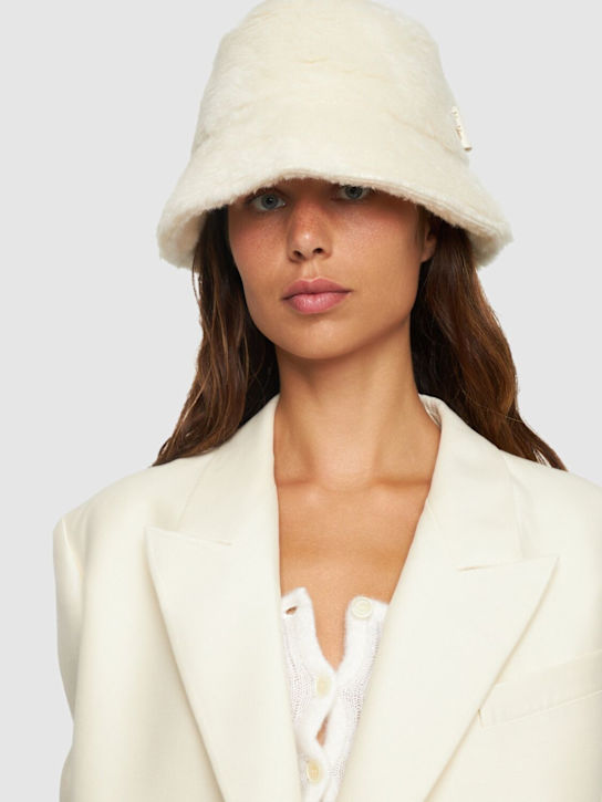 Luisaviaroma Cappello Bucket Figura In Alpaca E Lana