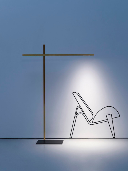 Luisaviaroma Lampada da terra Hashi in ottone spazzolato