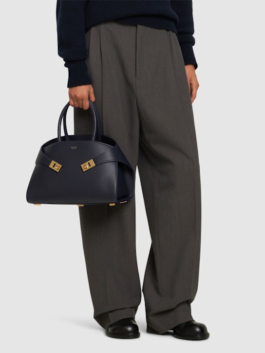 Luisaviaroma Borsa Shopping Piccola Hug In Pelle