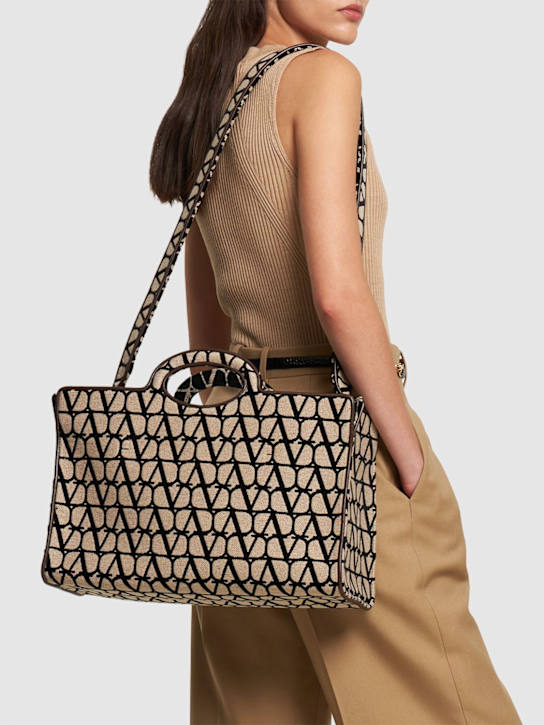 Luisaviaroma Borsa Shopping Sculpture