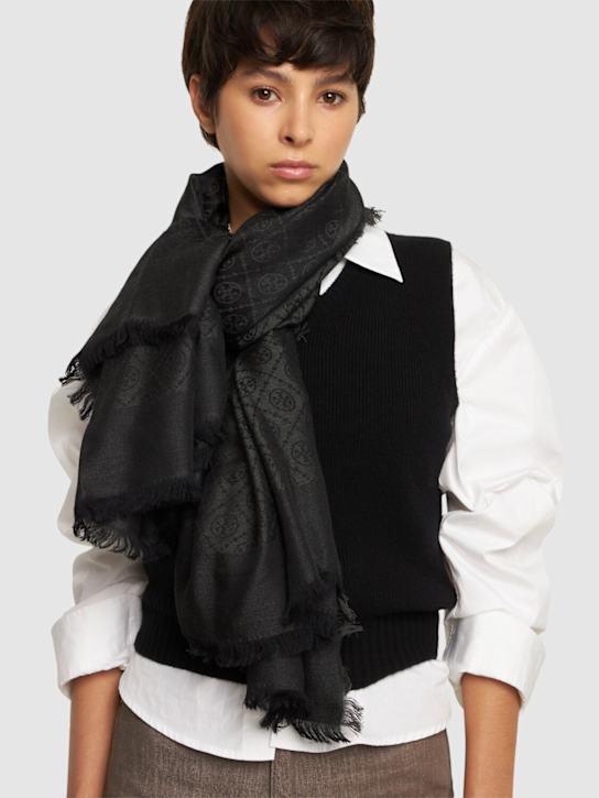 Luisaviaroma Foulard In Lana E Seta Monogram