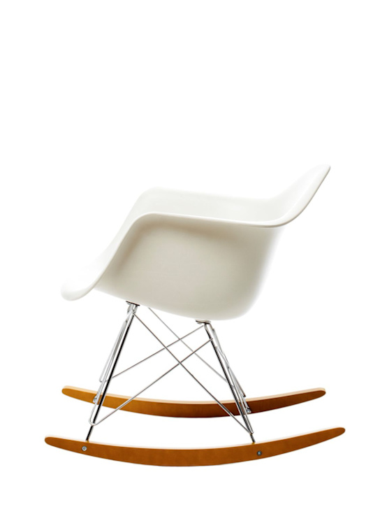 Luisaviaroma Poltrona Eames in plastica