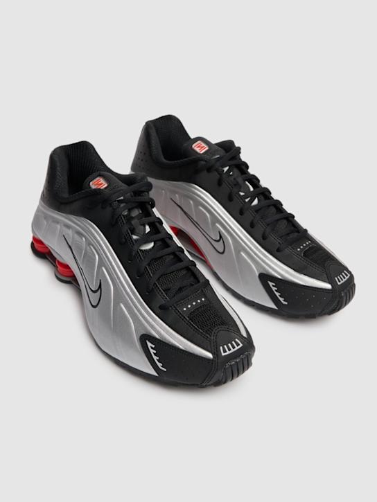 Luisaviaroma Sneakers Nike Shox R4