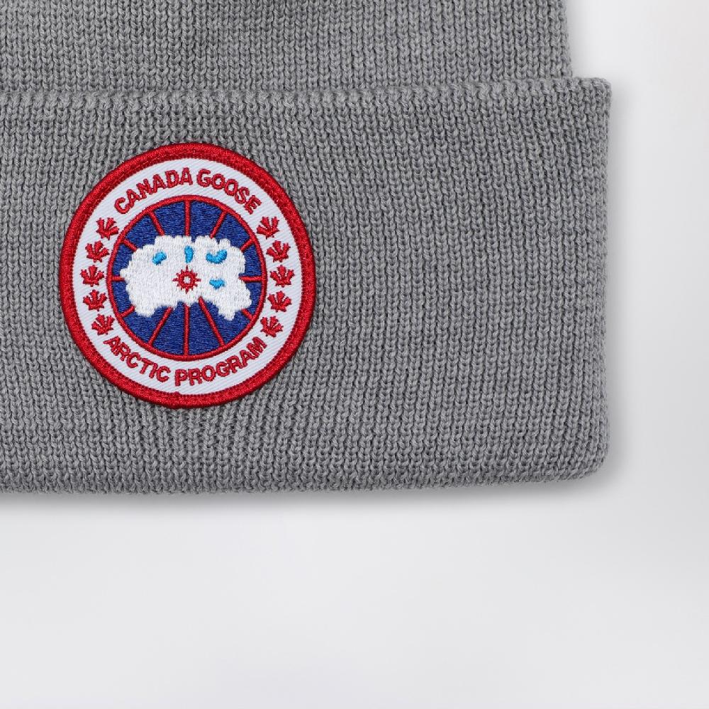 Canada Goose Cuffia Grigia Con Patch Logo