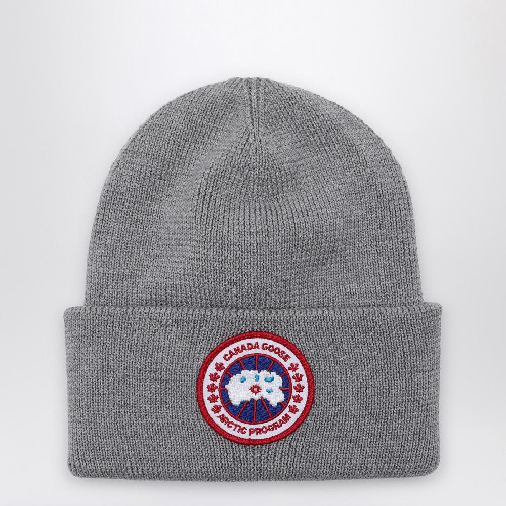 Canada Goose Cuffia grigia con patch logo