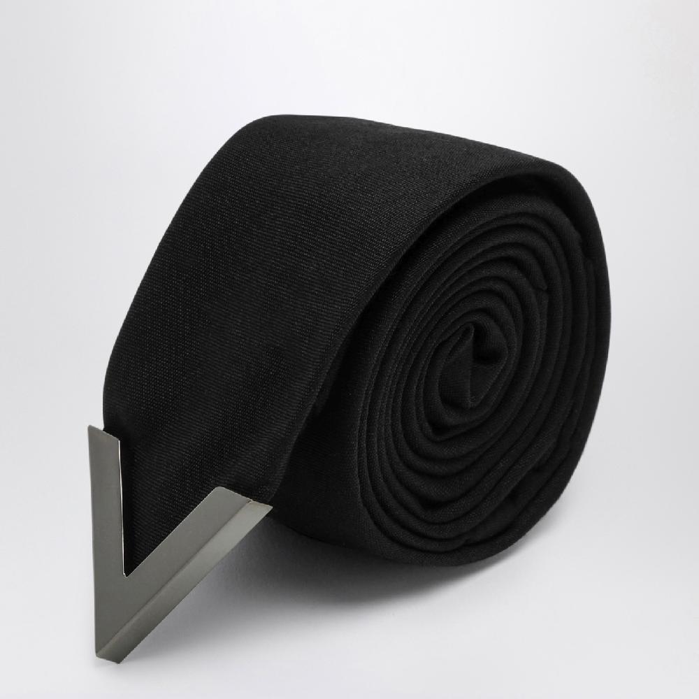 Valentino Garavani Cravatta Valentie nera con V metallica