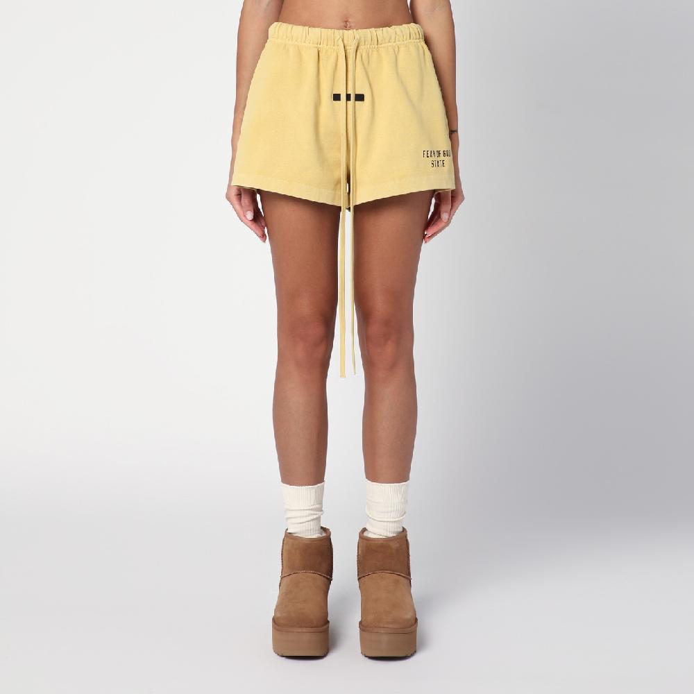 Fear of God Essentials Short color ambra con logo