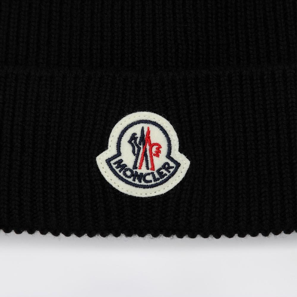 Moncler Cuffia Nera In Lana Con Patch Logo