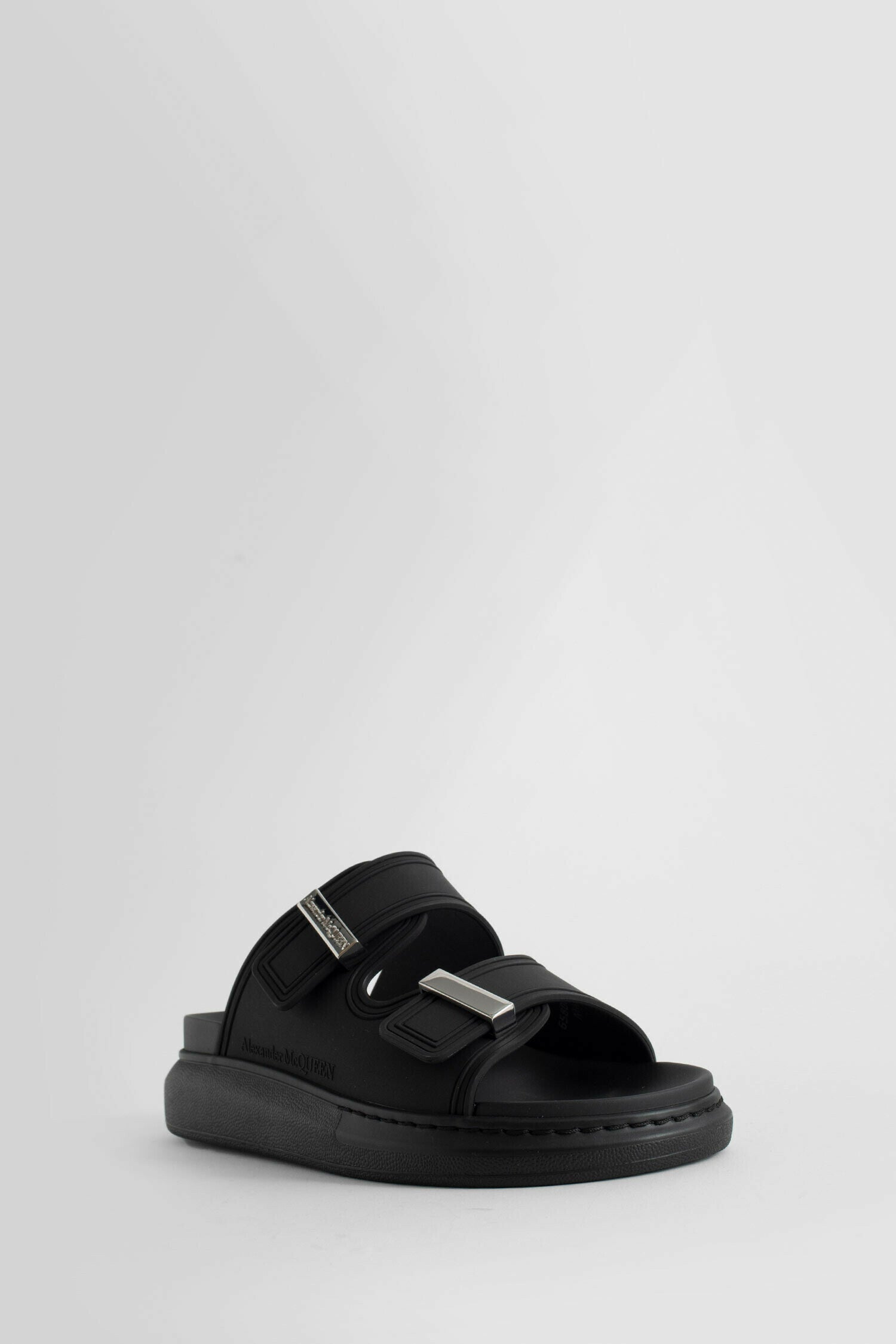 Antonioli ALEXANDER MCQUEEN WOMAN BLACK SANDALS & SLIDES