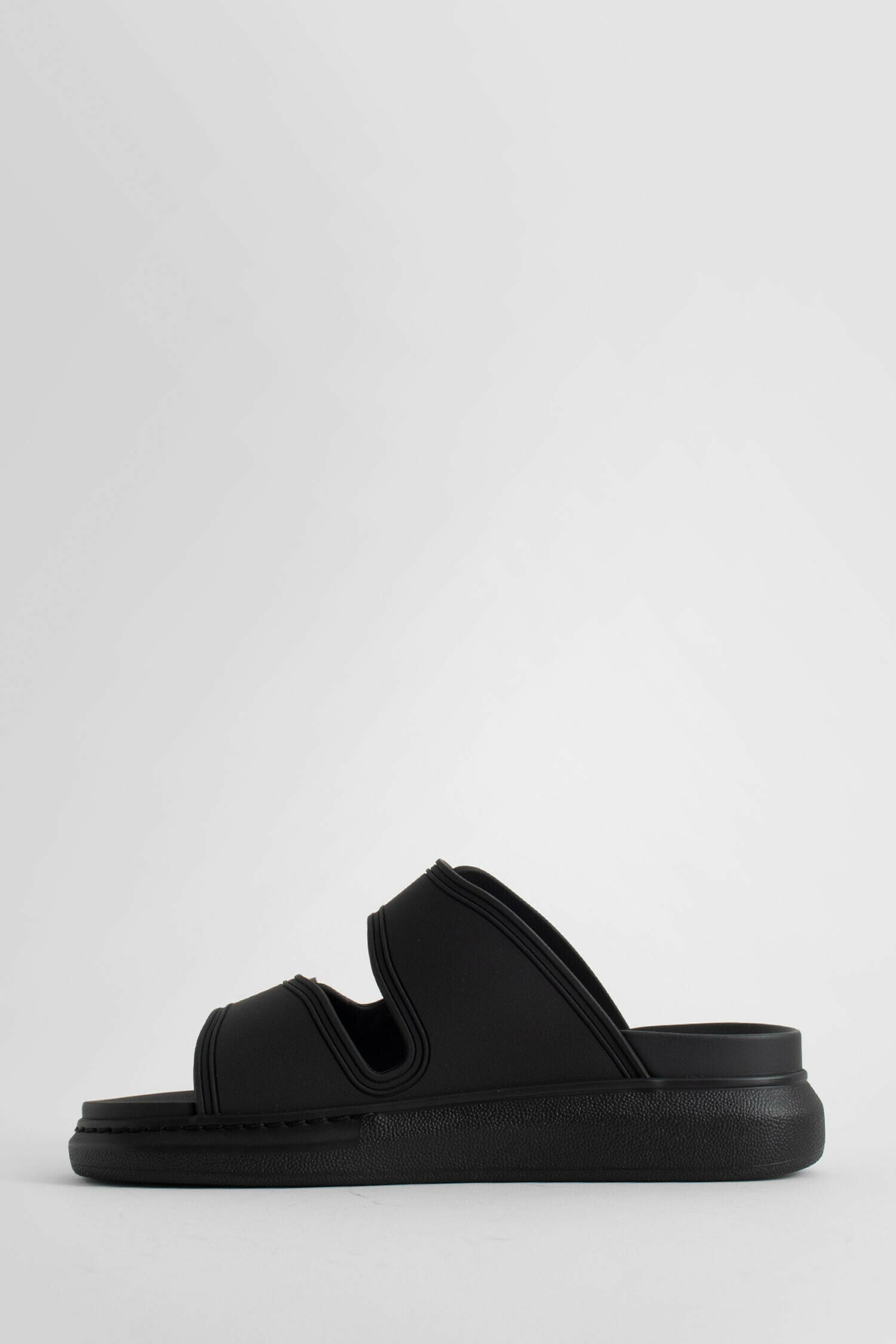 Antonioli ALEXANDER MCQUEEN WOMAN BLACK SANDALS & SLIDES