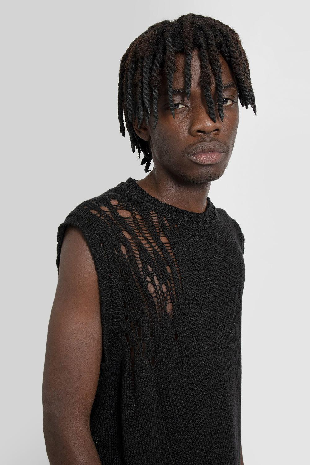 Antonioli ANN DEMEULEMEESTER MAN BLACK VESTS