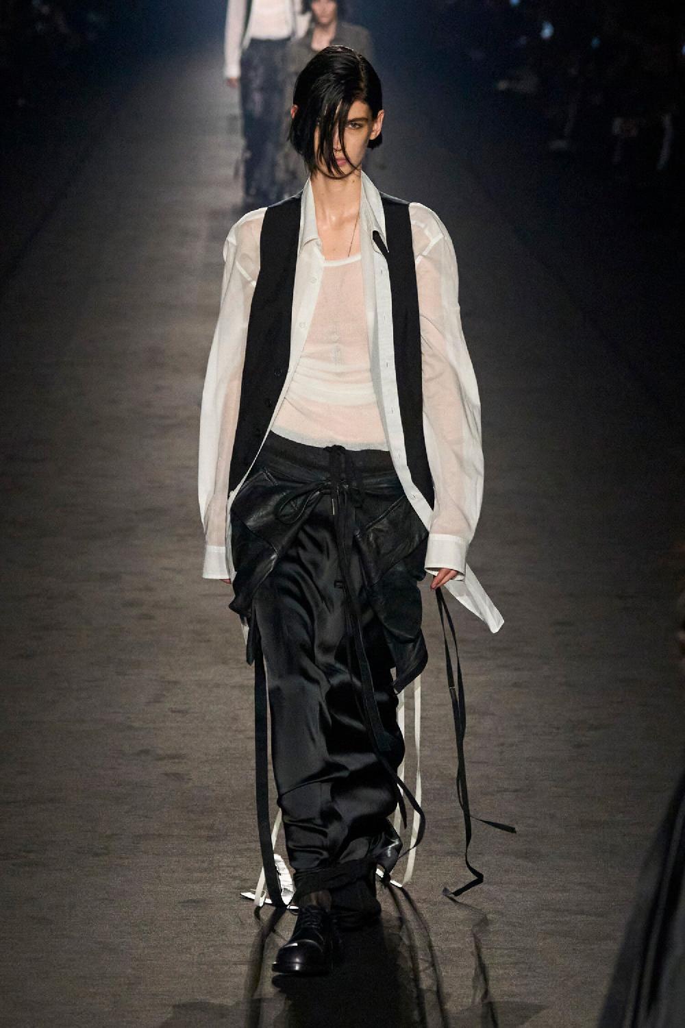 Antonioli ANN DEMEULEMEESTER WOMAN BLACK VESTS