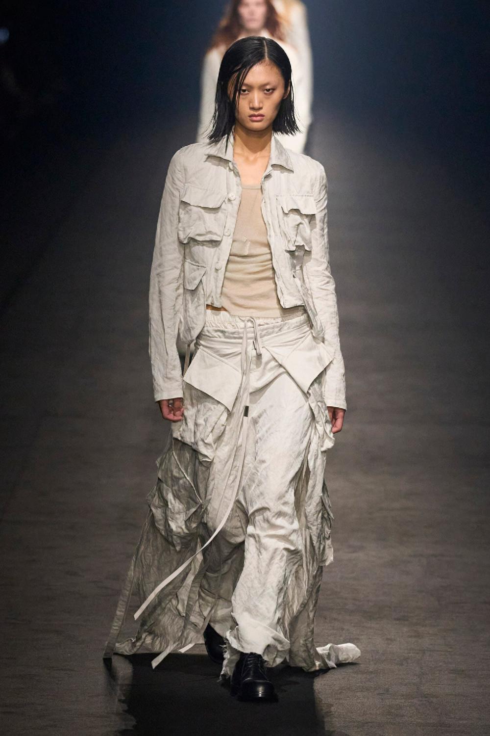 Antonioli ANN DEMEULEMEESTER WOMAN WHITE SHORTS