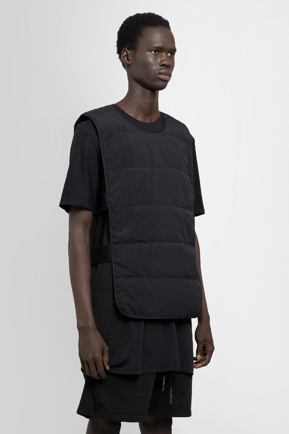 Antonioli BORIS BIDJAN SABERI 11 MAN BLACK VESTS