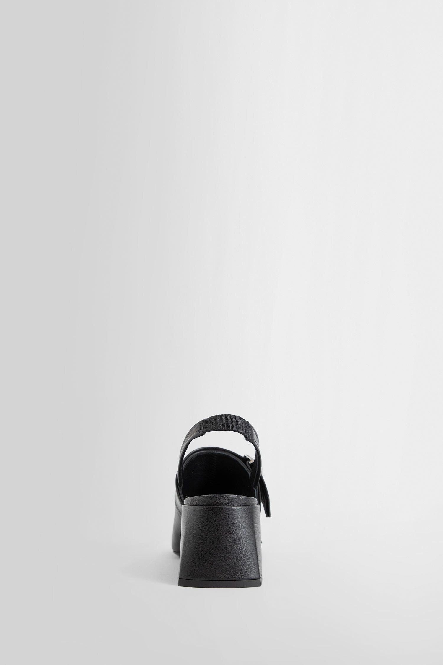Antonioli COURRÈGES WOMAN BLACK SANDALS & SLIDES