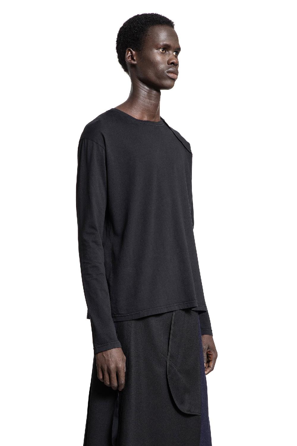 Antonioli MARINA YEE MAN BLACK T-SHIRTS & TANK TOPS