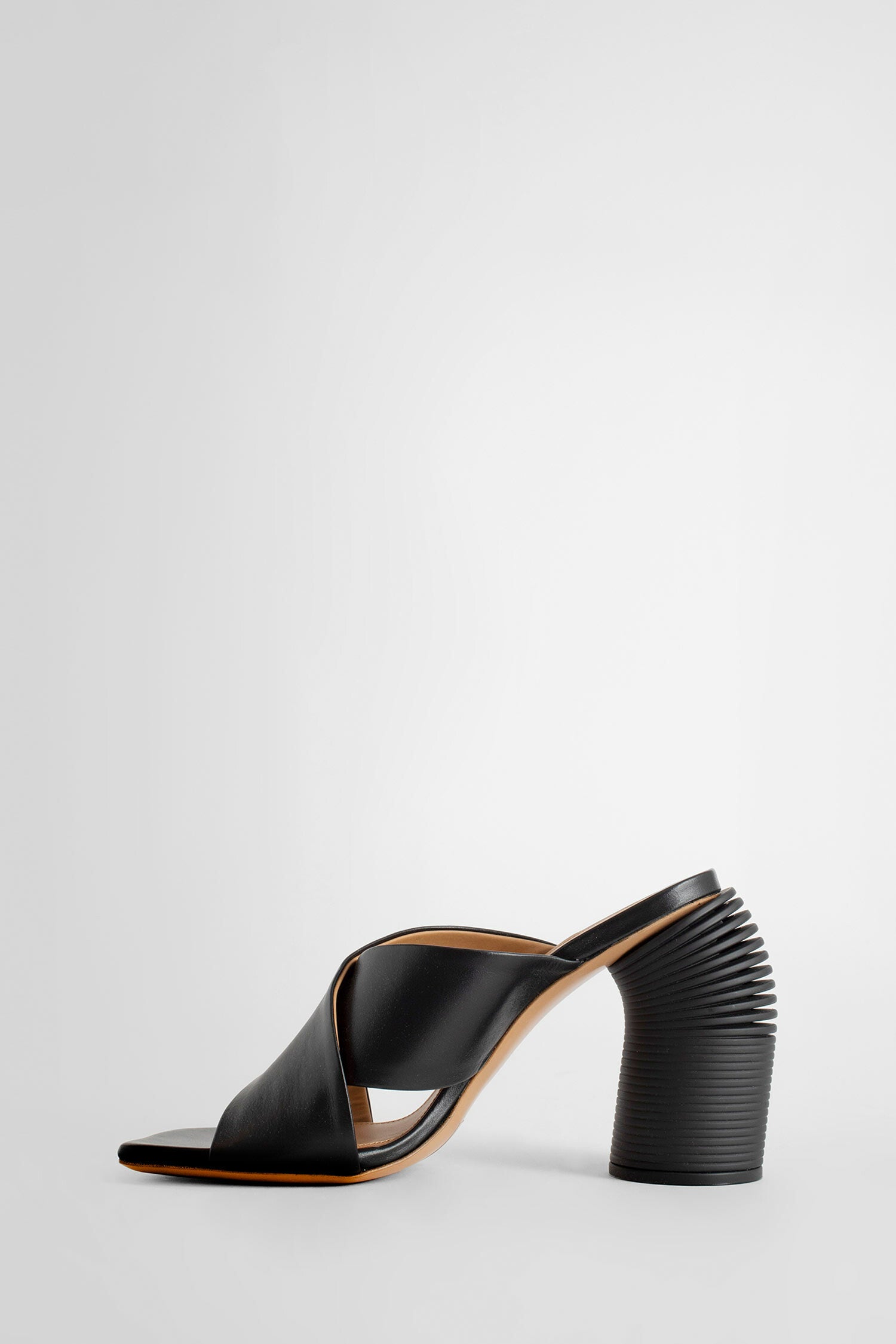 Antonioli OFF-WHITE WOMAN BLACK MULES