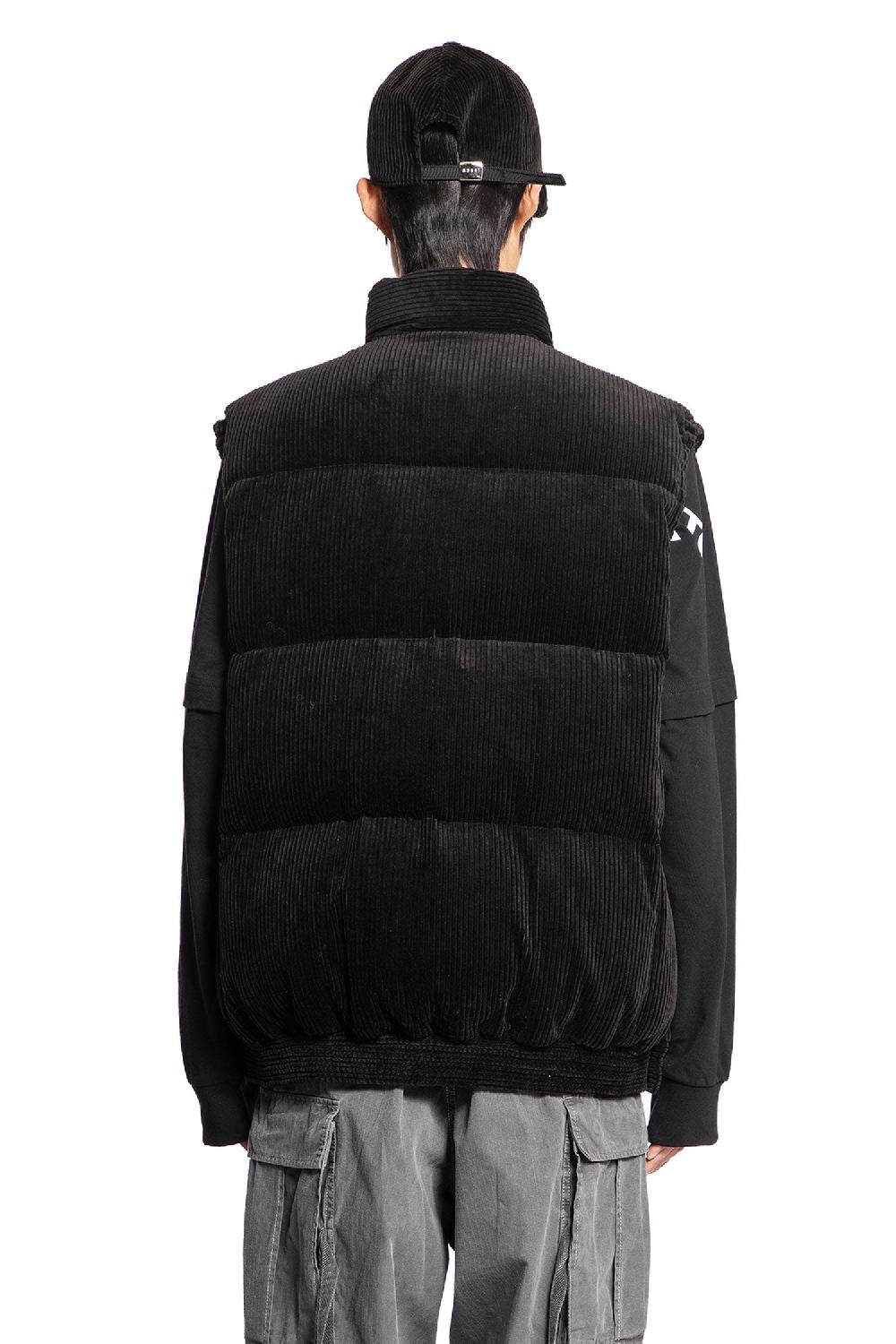 Antonioli SACAI MAN BLACK VESTS