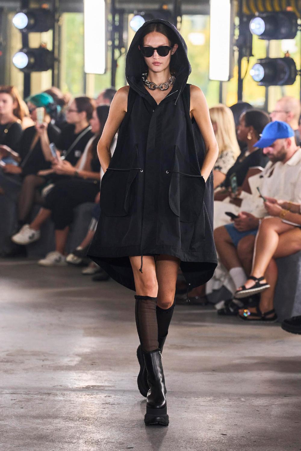 Antonioli SACAI WOMAN BLACK VESTS