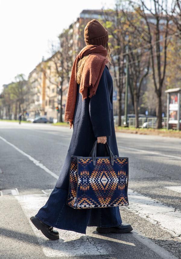 Rose & Lini A VACATION “TANK SHOPPER LARGE” TRAILS NAVY BAG