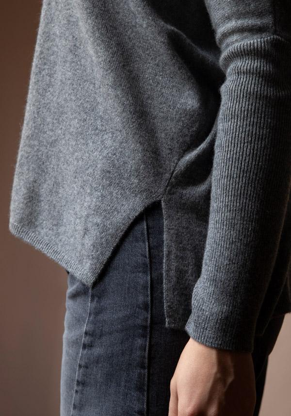 Rose & Lini ABSOLUT CASHMERE “PONCHO CAMILLE” DARK GREY