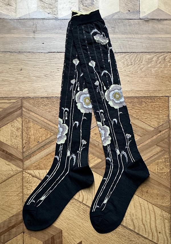 Rose & Lini ANTIPAST WOOL “BOLD BLOOM” AM-795HS LONG SOCKS BLACK