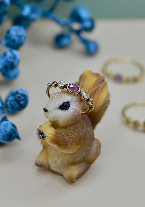 Rose & Lini DORETTE DIAMONDS & SAPPHIRES “BAGUE SIMPLE” GOLD RING