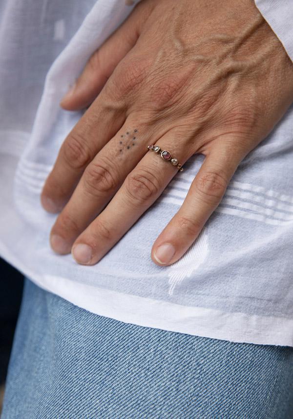 Rose & Lini DORETTE DIAMONDS & SAPPHIRES “BAGUE SIMPLE” GOLD RING