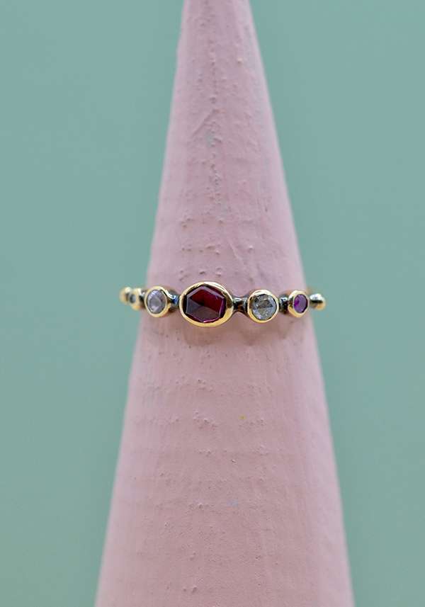Rose & Lini DORETTE DIAMONDS & SAPPHIRES “BAGUE SIMPLE” GOLD RING