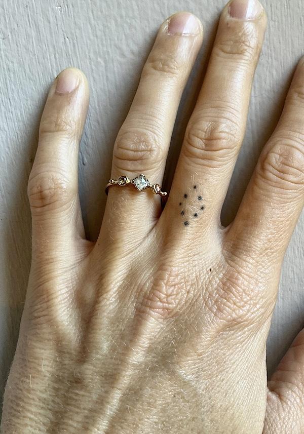 Rose & Lini DORETTE GOLD & PINK CABOCHON “BAGUE SIMPLE” RING