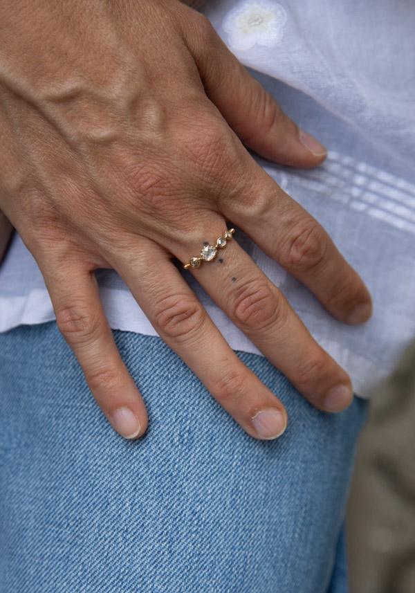 Rose & Lini DORETTE GOLD & WHITE SAPPHIRE “BAGUE SIMPLE” RING